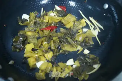 Make Gold-cooked iron-pot soup, fat cow step 3