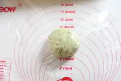 Make Onion soda cookies step 4