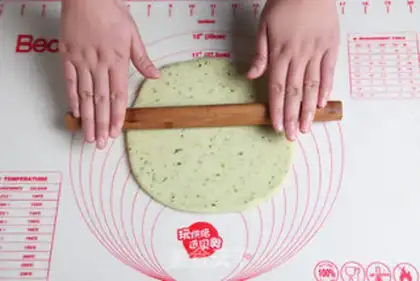 Make Onion soda cookies step 5