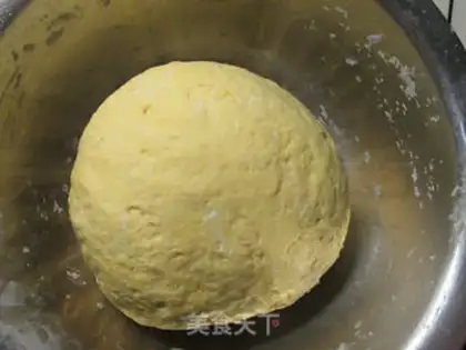 Make Pumpkin rose roll step 2