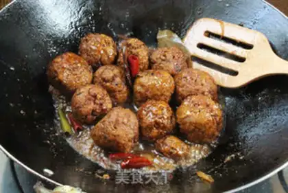 Make Red burning lion head step 13