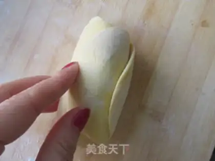 Make Pumpkin rose roll step 8