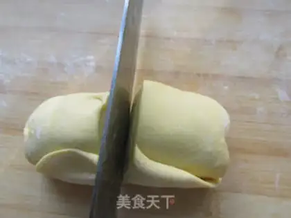 Make Pumpkin rose roll step 9