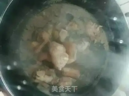 Make Sea belt pig feet soup step 3