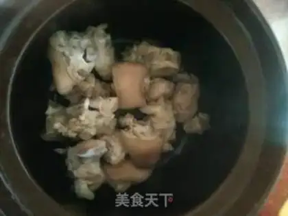 Make Sea belt pig feet soup step 5