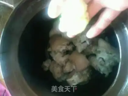 Make Sea belt pig feet soup step 6