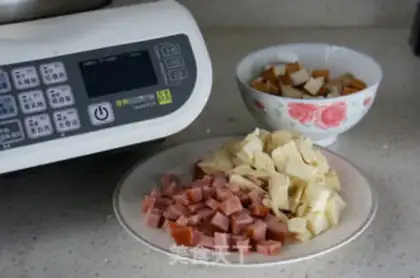 Make The fragrance of the sauce step 0