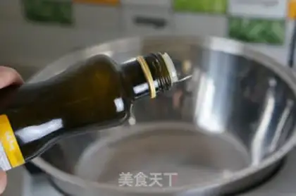 Make The fragrance of the sauce step 1