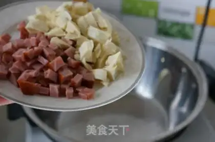 Make The fragrance of the sauce step 2