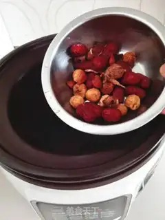 Make Red-tree fig soup step 1