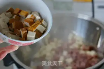 Make The fragrance of the sauce step 3