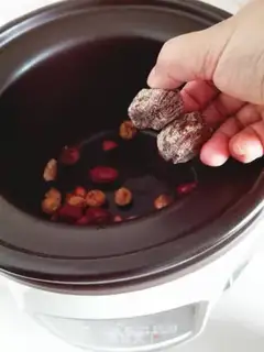 Make Red-tree fig soup step 2