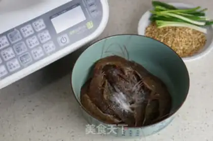 Make Onion shrimp step 1