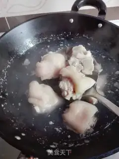 Make Like a chicken with a hoof step 2