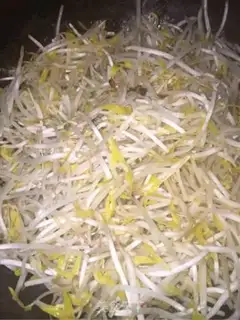 Make Sour green bean sprouts step 4