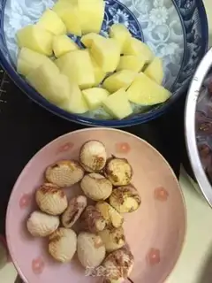 Make Red pine mushroom crotch soup step 0
