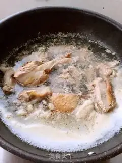 Make Red pine mushroom crotch soup step 2