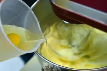 Make Yogurt cheesecake step 3