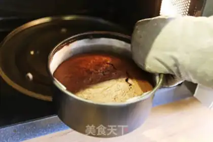Make Strawberry chocolate cake step 4