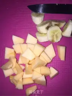 Make A melon banana shake step 1
