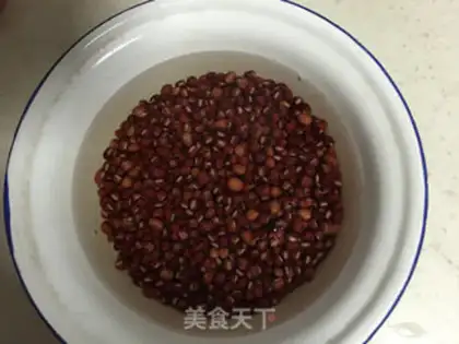 Make Red dates, red bean embryo soup step 0