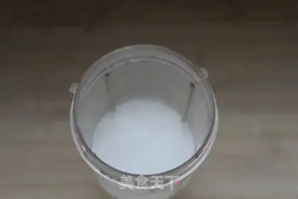 Make Banana shake step 1