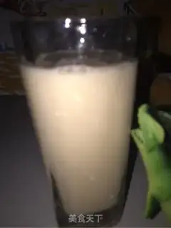 Make A melon banana shake step 4