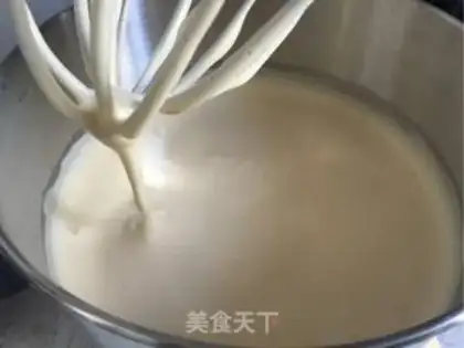 Make Christmas cream cupcakes step 2