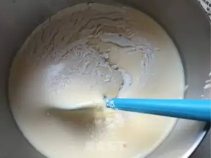 Make Christmas cream cupcakes step 3