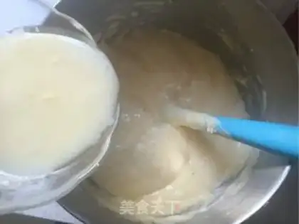 Make Christmas cream cupcakes step 4