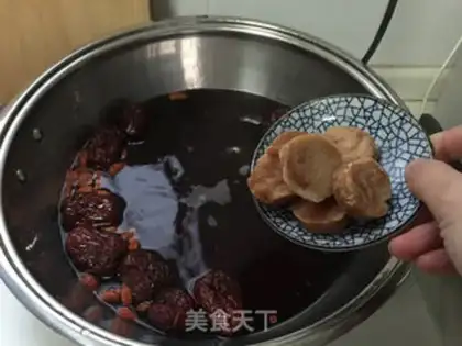 Make Red dates, red bean embryo soup step 5