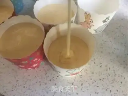 Make Christmas cream cupcakes step 6