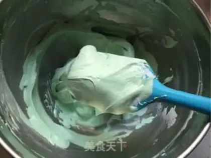Make Christmas cream cupcakes step 13