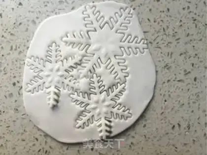 Make Christmas cream cupcakes step 15