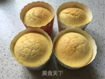 Make Christmas cream cupcakes step 17