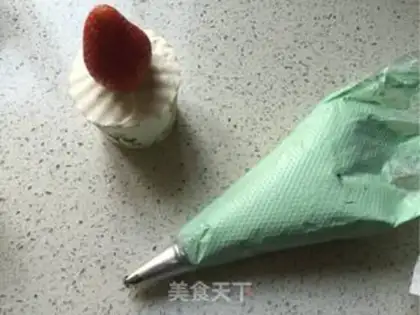 Make Christmas cream cupcakes step 19