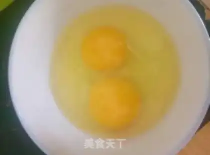 Make Onion fried eggs step 1