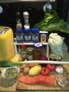 Make Fried salmon with pasta step 0