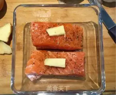 Make Fried salmon with pasta step 1