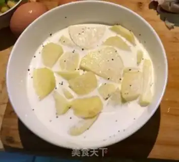 Make Fried salmon with pasta step 3