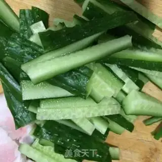 Make Five flowers, cucumber step 0