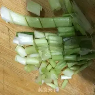 Make Five flowers, cucumber step 1