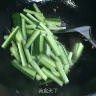 Make Five flowers, cucumber step 4
