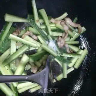 Make Five flowers, cucumber step 5