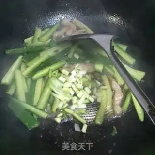 Make Five flowers, cucumber step 6
