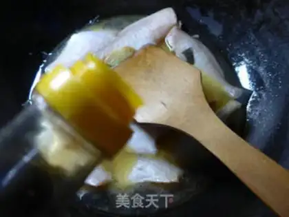 Make The salsa sauce burns little rubber fish step 7