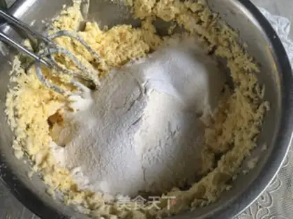 Make A pound cake of clot nuts step 3