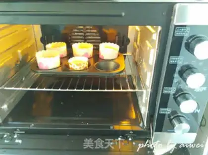 Make Christmas cupcakes step 13