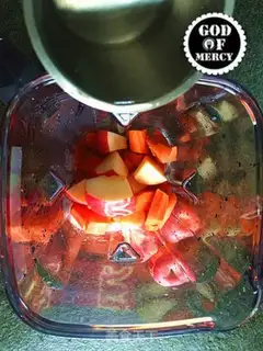 Make Apple carrot juice step 3