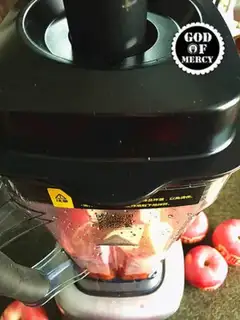 Make Apple carrot juice step 4